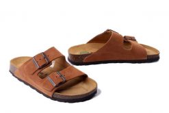 DR. BRINKMANN 600134-21 cognac, klapki damskie. Brązowe klapki Dr. Brinkmann, bez wzorów, ze skóry, bez obcasa. Za 264.90 zł.