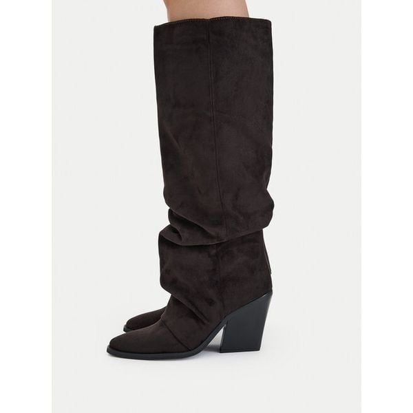 Kozaki DeeZee. Brązowe kozaki DeeZee, bez obcasa, na słupku, bez zapięcia. Za 249.99 zł.