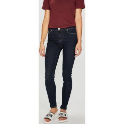 Review - Jeansy Minnie Skinny. Niebieskie jeansy Review, bez wzorów. W wyprzedaży za 129.90 zł.