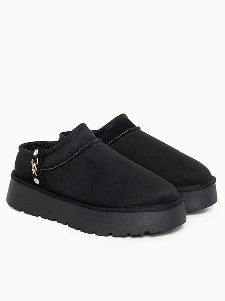 Blackfield Kapcie "Ediala" w kolorze czarnym rozmiar: 39. Czarne obuwie domowe Blackfield, bez wzorów, bez zapięcia. Za 143.22 zł.