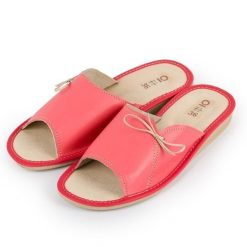 Kapcie damskie R.36 różowe z odkrytymi palcami wygodne pantofle domowe KD-10-PI-36. Czerwone obuwie domowe bez wzorów, z materiału, z otwartym noskiem, bez zapięcia. Za 23.37 zł.