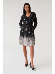 TATUUM Sukienka w kolorze czarnym rozmiar: 46. Czarne sukienki Tatuum, bez wzorów, z wiskozy, bez kołnierzyka, bez ramiączek, midi. Za 170.47 zł.