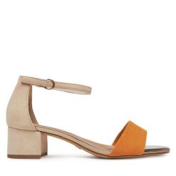 Sandały Tamaris. Brązowe sandały Tamaris, bez wzorów, bez obcasa, na słupku, bez zapięcia. Za 229.99 zł.