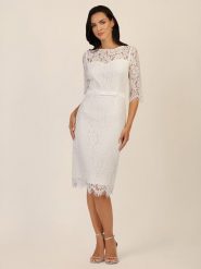 APART Sukienka w kolorze kremowym rozmiar: 36. Brązowe sukienki Apart, bez wzorów, z koronki, bez kołnierzyka, bez ramiączek, midi. Za 295.99 zł.