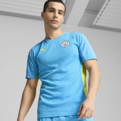 Koszulka piłkarska na trening Manchester City 24/25. Bluzki Puma, s, bez wzorów, z materiału, sportowe, bez kołnierzyka, bez ramiączek. Za 179.99 zł.