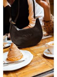 Maison héritage PARIS Skórzana torebka "Orion" w kolorze czarnym - 21 x 18 x 5 cm rozmiar: onesize. Czarne torby na ramię Maison héritage PARIS, bez wzorów, z materiału, na ramię, bez dodatków. Za 230.99 zł.