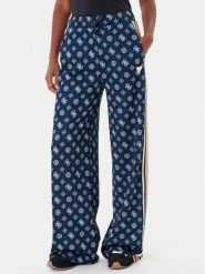 Guess Spodnie dresowe V5YB10 K0282 Granatowy Relaxed Fit. Niebieskie spodnie dresowe Guess, s, z aplikacjami, z dresówki. Za 479.99 zł.