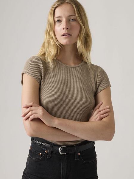 Levi's Koszulka w kolorze beżowym rozmiar: XS. Brązowe bluzki Levi's®, s, bez wzorów, bez kołnierzyka, bez ramiączek. Za 109.95 zł.