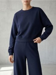 Krótka bluza crewneck - granatowy. Niebieskie bluzy Sinsay, l, bez wzorów, bez kaptura. Za 49.99 zł.