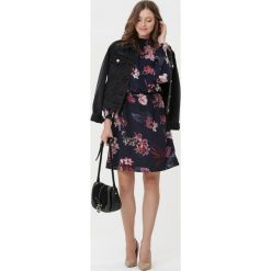 Granatowa Sukienka Melvina. Sukienki Born2be, l, bez wzorów, eleganckie, bez kołnierzyka, bez ramiączek, mini. Za 79.99 zł.