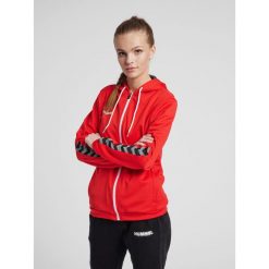 Bluza do piłki nożnej damska Hummel zip hml AUTHENTIC Poly. Czerwone bluzy Hummel, l, bez wzorów, z kapturem. Za 202.95 zł.