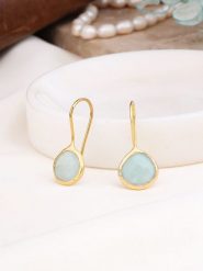 Pierres de Jade Pozłacane kolczyki z amazonitami rozmiar: onesize. Niebieskie kolczyki Pierres de Jade, pozłacane, z zapięciem typu bigiel. Za 39.99 zł.