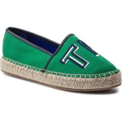 Espadryle TOMMY HILFIGER - Colorful Tommy Flat Espadrille FW0FW04166 Jelly Bean 321. Zielone espadryle TOMMY HILFIGER, bez wzorów, z materiału, bez obcasa, na płaskiej podeszwie, bez zapięcia. W wyprzedaży za 209.00 zł.