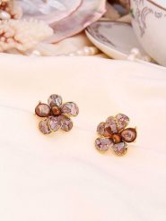 L'Atelier de Gaia Pozłacane kolczyki-wkrętki z kryształami i perłami rozmiar: onesize. Brązowe kolczyki L'Atelier de Gaia, z kryształem, pozłacane. Za 82.99 zł.