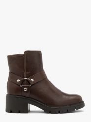 Ciemnobrązowe botki biker boots. Brązowe botki Ryłko, bez wzorów, ze skóry, z okrągłym noskiem, bez obcasa, na obcasie, bez zapięcia. Za 549.99 zł.