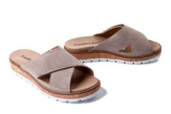COMFORTABEL 700673-08 beige, klapki damskie. Brązowe klapki Comfortabel, bez wzorów, bez obcasa. Za 309.90 zł.