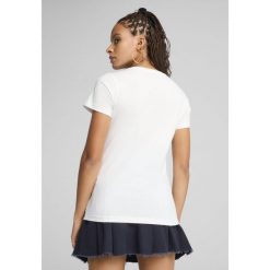Damska koszulka ESS SCRIPT PUMA White. Białe bluzki Puma, xs, bez wzorów, sportowe, bez kołnierzyka, bez ramiączek. Za 84.99 zł.