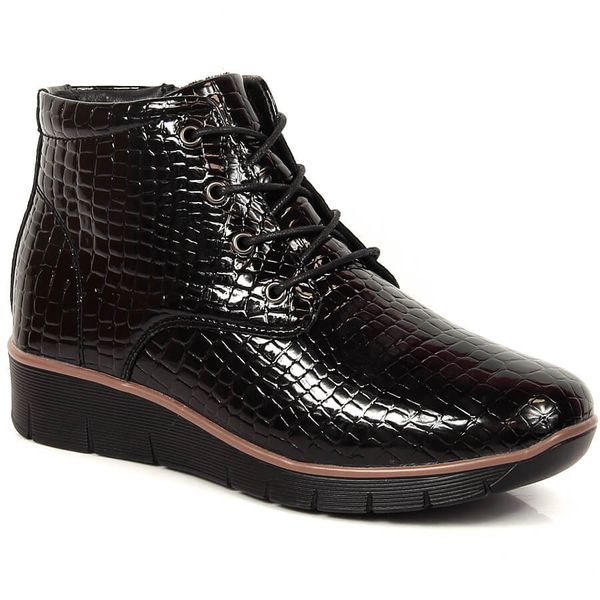 Skórzane lakierowane botki na koturnie kroko ocieplane czarne Filippo DBT3169. Czarne botki Filippo, bez wzorów, z lakierowanej skóry, bez obcasa, na koturnie, bez zapięcia. Za 154.99 zł.