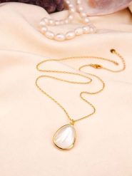 Pierres delicates Pozłacany naszyjnik z zawieszką - dł. 45 cm rozmiar: onesize. Białe naszyjniki Pierres delicates, z perłą, pozłacane. Za 84.21 zł.