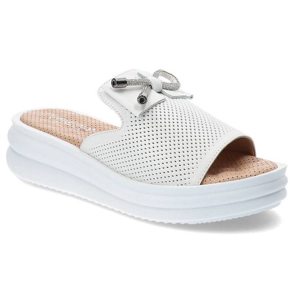 Białe Klapki Venezia Eleganckie Skórzane Buty. Białe klapki Venezia, bez wzorów, ze skóry, bez obcasa. Za 239.00 zł.