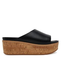 Klapki FitFlop. Czarne klapki FitFlop, bez wzorów, bez obcasa. Za 509.99 zł.