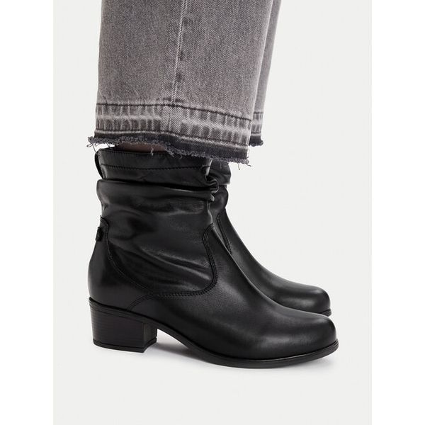 Botki Go Soft. Czarne botki GO SOFT, bez wzorów, bez obcasa, na słupku, bez zapięcia. Za 259.99 zł.