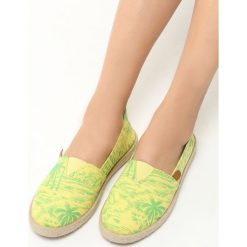 Żółte Espadryle Summer Breeze. Żółte espadryle Born2be, bez wzorów, bez obcasa, na płaskiej podeszwie, bez zapięcia. Za 29.99 zł.