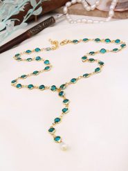 Pierres de Jade Pozłacany naszyjnik z elementami ozdobnymi - dł. 55 cm rozmiar: onesize. Niebieskie naszyjniki Pierres de Jade, z kryształem, pozłacane. Za 39.99 zł.