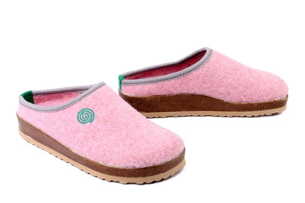 DR. BRINKMANN 320264-42 rosa, kapcie damskie. Czerwone obuwie domowe Dr. Brinkmann, bez wzorów, bez zapięcia. Za 146.07 zł.