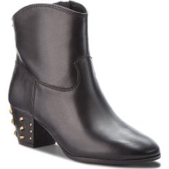 Botki MICHAEL MICHAEL KORS - Avery Ankle Boot 40T8AVMB8L Black. Czarne botki MICHAEL Michael Kors, bez wzorów, ze skóry, bez obcasa, na obcasie, bez zapięcia. W wyprzedaży za 579.00 zł.