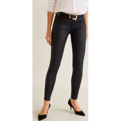 Mango - Jeansy push-up Kim. Czarne jeansy Mango, bez wzorów, z obniżonym stanem. W wyprzedaży za 59.90 zł.