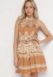 Brązowa Sukienka z Odkrytymi Ramionami i Paskiem w Stylu Boho Tdivisa. Brązowe sukienki Born2be, na co dzień, l, bez wzorów, boho, bez kołnierzyka, bez ramiączek, mini, kopertowe. Za 54.99 zł.