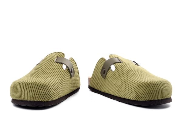 Dr. Brinkmann 320278-07 zielony, klapki damskie. Zielone klapki Dr. Brinkmann, bez wzorów, bez obcasa. Za 193.90 zł.