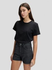 DAMSKA KOSZULKA LEE PERFECT TEE BLACK 112378787. Czarne bluzki Lee, s, bez wzorów, bez kołnierzyka, bez ramiączek. Za 69.99 zł.