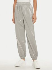 Guess Spodnie dresowe V5RB09 WGUJ0 Szary Regular Fit. Szare spodnie dresowe Guess, xl, z aplikacjami, z dresówki. Za 269.99 zł.