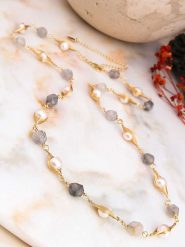 Pierres de Jade Pozłacany naszyjnik z elementami ozdobnymi - dł. 45 cm rozmiar: onesize. Białe naszyjniki Pierres de Jade, z ametystem, pozłacane. Za 130.99 zł.