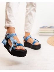 Bellucci Sandały w kolorze niebieskim na obcasie rozmiar: 38. Niebieskie sandały Bellucci, bez wzorów, z otwartym noskiem, bez obcasa, na koturnie, bez zapięcia. Za 82.99 zł.