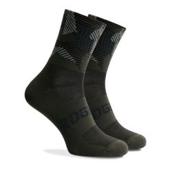 Skarpetki rowerowe Rogelli Camo. Zielone skarpety Rogelli, bez wzorów, z elastanu. Za 36.00 zł.