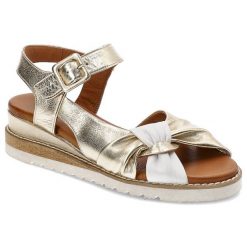Złote Sandały Artiker Eleganckie Obuwie Damskie. Żółte sandały Artiker, z aplikacjami, eleganckie, bez obcasa, na koturnie, bez zapięcia. Za 239.00 zł.