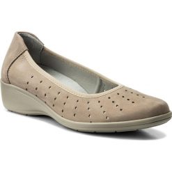 Półbuty COMFORTABEL - 942189 Beige 8. Brązowe czółenka Comfortabel, bez wzorów, z materiału, bez obcasa, na koturnie, bez zapięcia. Za 269.00 zł.