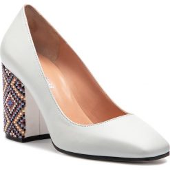 Półbuty POLLINI - SA10368C17TD210A Chia/Nud. Szare czółenka Pollini, bez wzorów, z materiału, bez obcasa, na obcasie, bez zapięcia. W wyprzedaży za 709.00 zł.