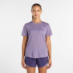 Koszulka damska New Balance WT41253AB7 – fioletowa. Fioletowe bluzki New Balance, m, bez wzorów, z materiału, sportowe, bez kołnierzyka, bez ramiączek. Za 199.99 zł.