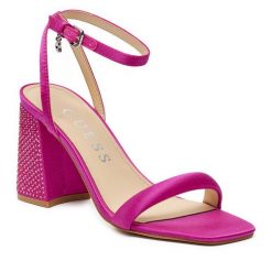 Sandały Guess. Czerwone sandały Guess, z aplikacjami, bez obcasa, na słupku, bez zapięcia. Za 619.99 zł.