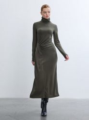 BGN Sukienka w kolorze khaki rozmiar: 36. Brązowe sukienki BGN, na imprezę, bez wzorów, bez kołnierzyka, bez ramiączek, maxi. Za 105.88 zł.