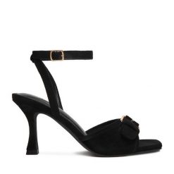 Sandały JENNY. Czarne sandały Jenny, bez wzorów, bez obcasa, na szpilce, bez zapięcia. Za 129.99 zł.