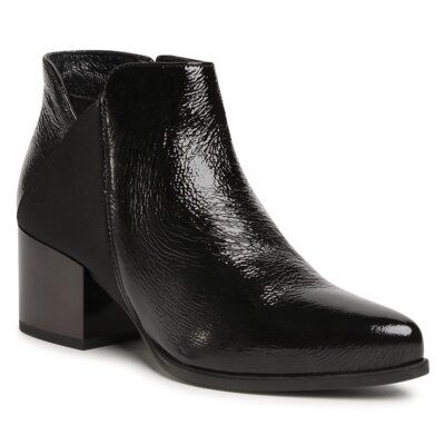 Lasocki 70814-01 Czarny. Czarne botki Lasocki, bez wzorów, z lakierowanej skóry, bez obcasa, bez zapięcia. Za 279.99 zł.