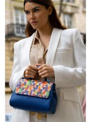 Victor & Hugo Paris Skórzana torebka "Amalia" w kolorze niebieskim ze wzorem - 24 x 17 x 10 cm rozmiar: onesize. Niebieskie torby na ramię Victor & Hugo Paris, bez wzorów, z materiału, przez ramię, bez dodatków. Za 339.99 zł.