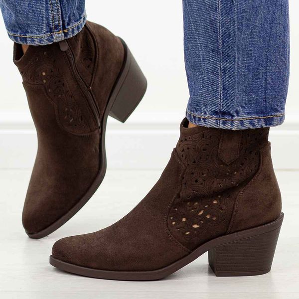 Brązowe botki damskie, kowbojki S.Barski 8012. Brązowe botki S.BARSKI, na jesień, bez wzorów, z jeansu, bez obcasa, na obcasie, bez zapięcia. Za 229.00 zł.