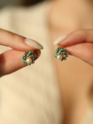 Pierres delicates Pozłacane kolczyki-wkrętki z perłami i turkusami rozmiar: onesize. Białe kolczyki Pierres delicates, z perłą, pozłacane. Za 52.99 zł.