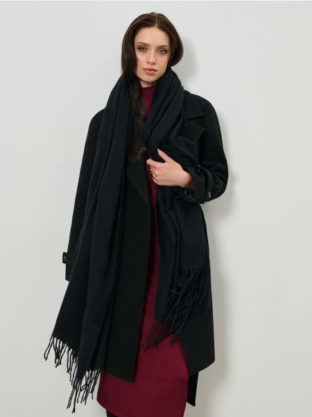 Gładki szalik z frędzlami - czarny. Czarne szaliki Sinsay, bez wzorów. Za 15.99 zł.